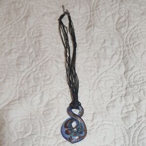 Elegant Blue and Silver Pendant Necklace (N09)